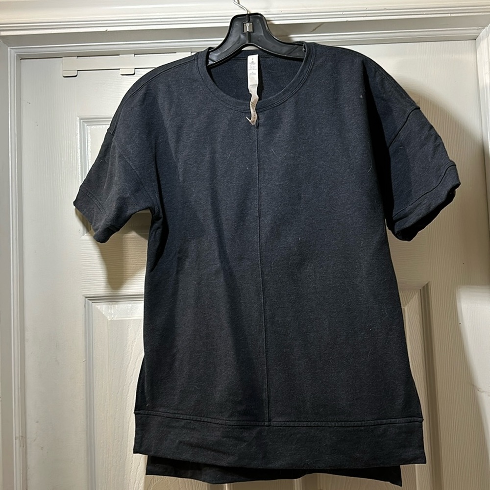 Lululemon SZ 2 Cut Above French Terry in dark grey. Side slits,  back detailing.